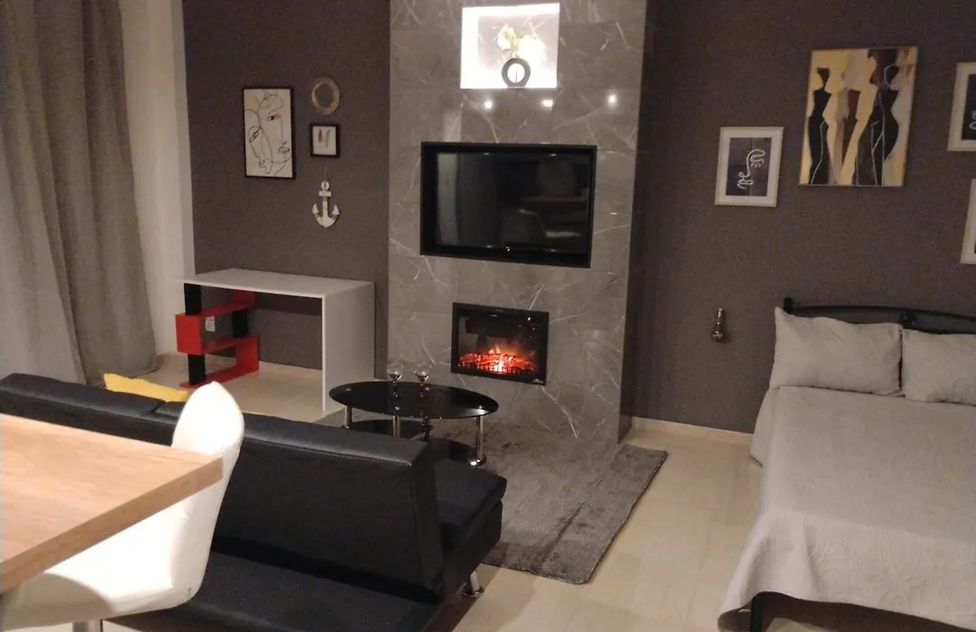 Elegant Minimalistic Downtown Apartment!-1